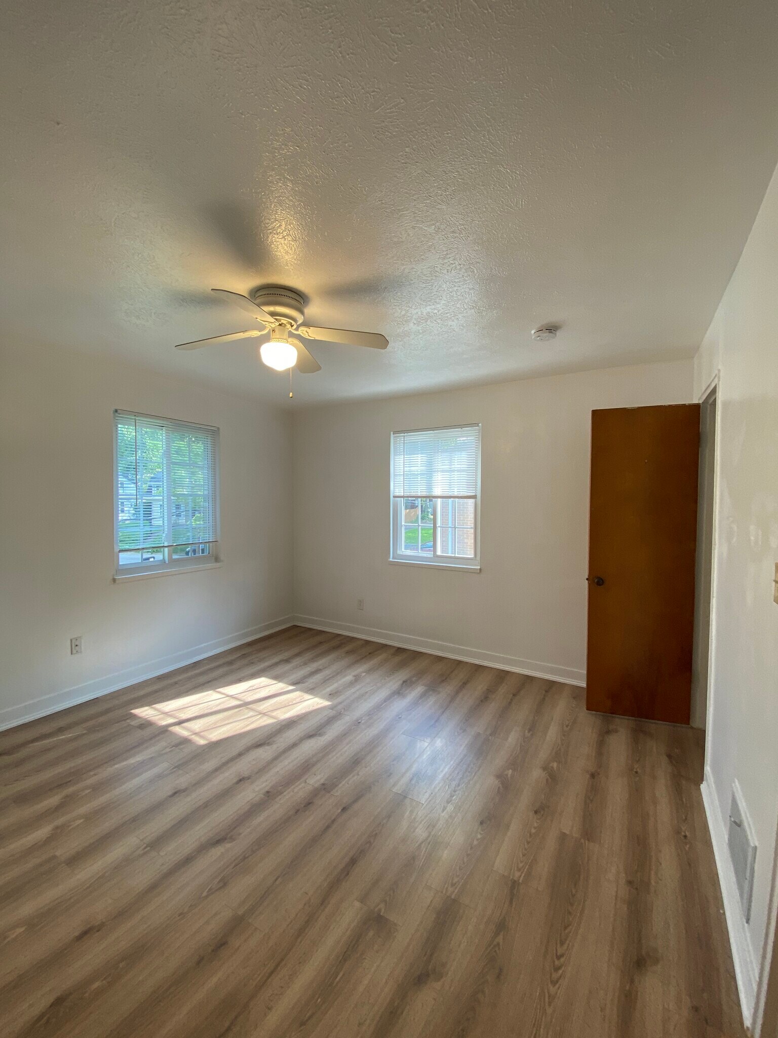 Building Photo - 2200 W Schantz Ave