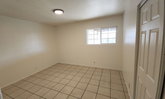Building Photo - Your Perfect Ventura Retreat 4 bedroom 2 f...