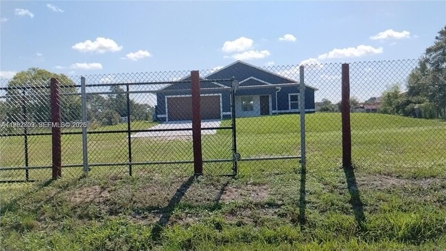 Building Photo - 225 S Fronda St