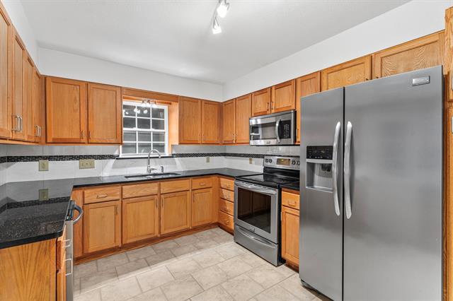 Building Photo - 3042 Newcastle Dr