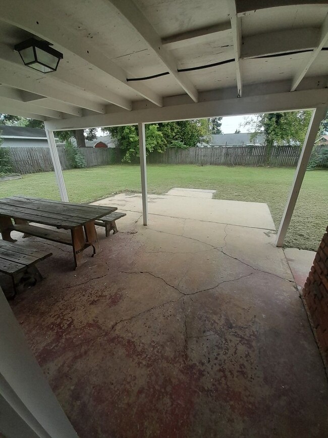 Building Photo - 3 bedroom 2 bath home in Parkwood subdivis...