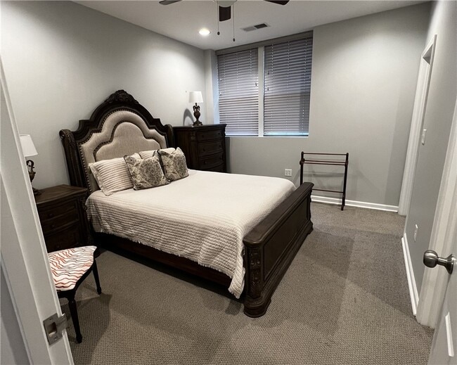 Building Photo - 210-216 N Main St