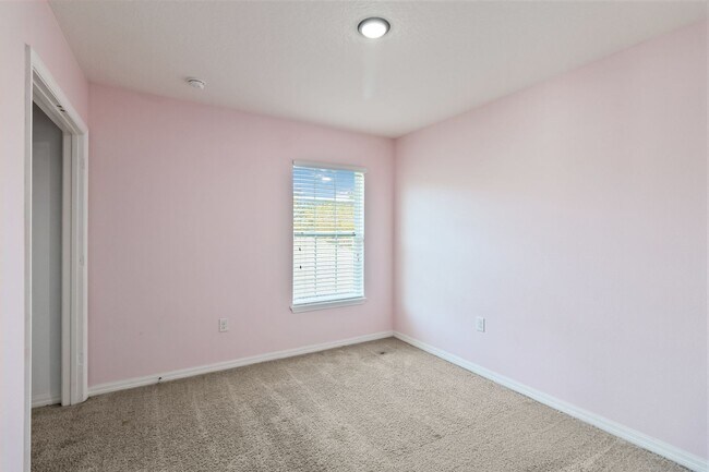 Building Photo - MOVE IN SPECIAL- Beautiful 4/2.5 Townhome For Rent in Harmony