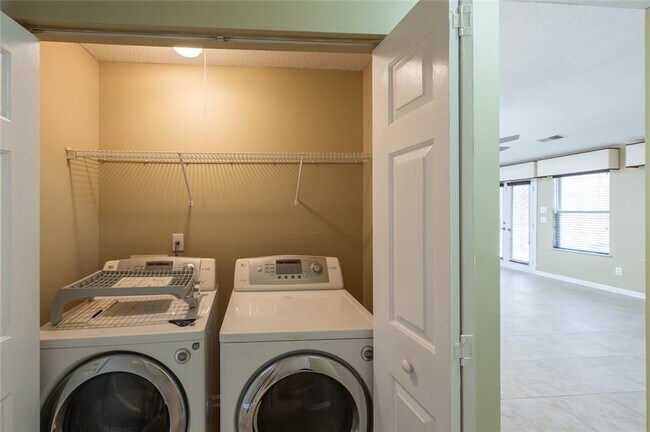 Building Photo - 3100 Pebble Creek Ln