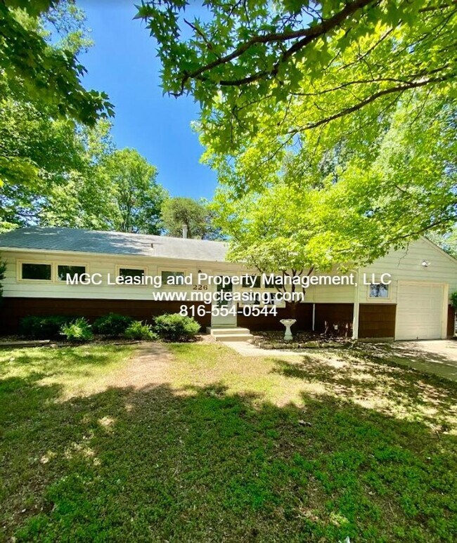 Building Photo - Charming Ranch Style Home Minutes From Dow...
