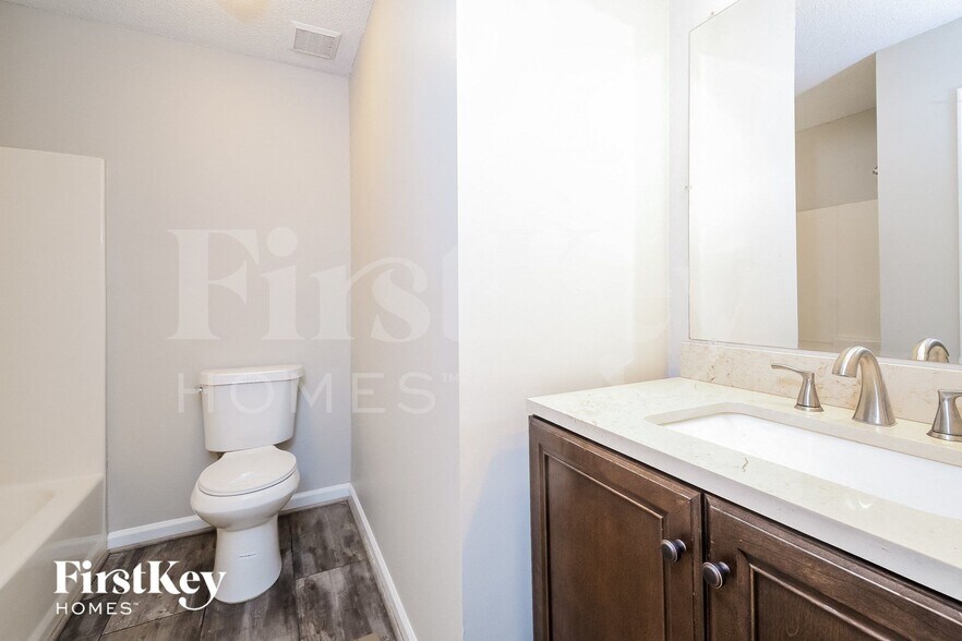 Building Photo - 1204 Gran Ave