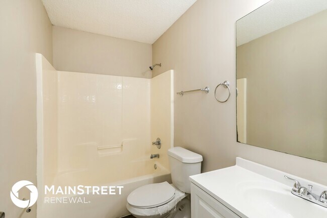 Building Photo - 611 Gum St