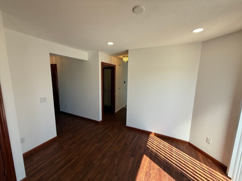 Building Photo - 611 River Rock Pass