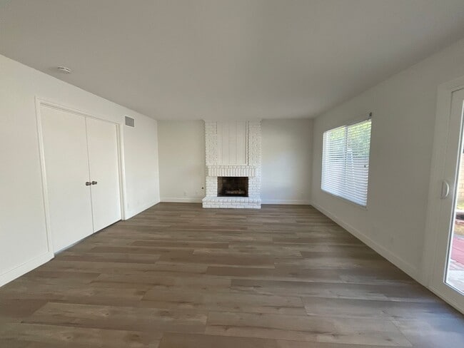 Building Photo - 4 Bedroom 3 Bath 2 Story Home With Family ...