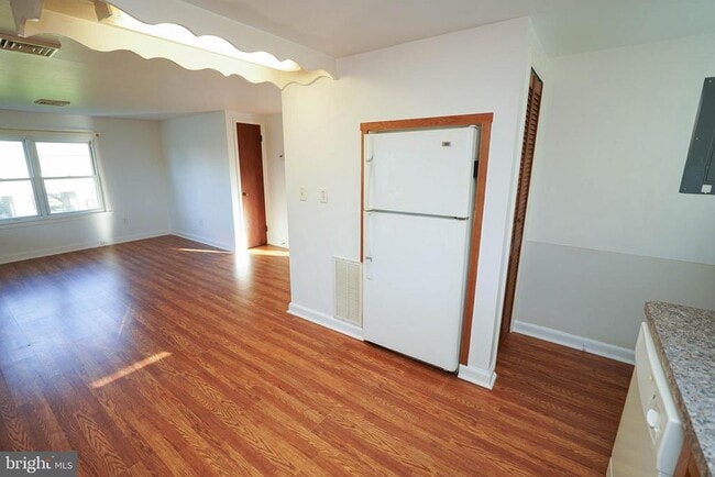 Building Photo - 33372 River View Ave