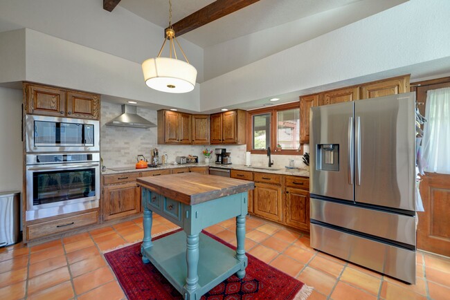 Building Photo - Stunning 4-Bedroom Albuquerque Foothill Ho...