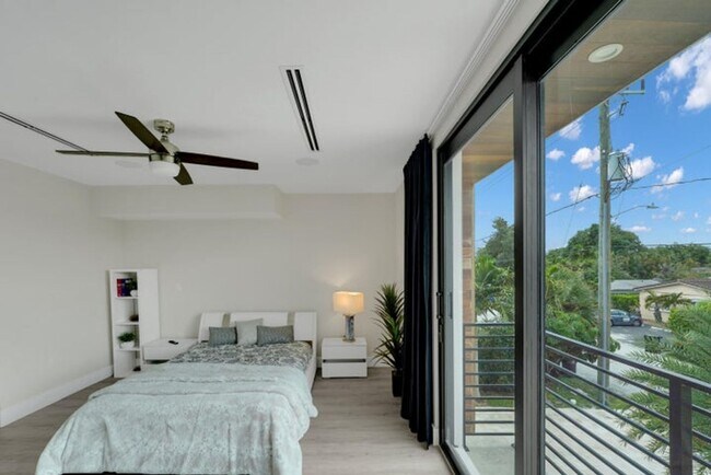 Building Photo - 1238 NE 17th Ave