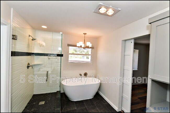 Building Photo - 529 Castlerock Ln