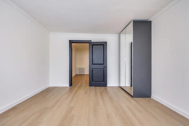 Building Photo - 608 Palisade Ave