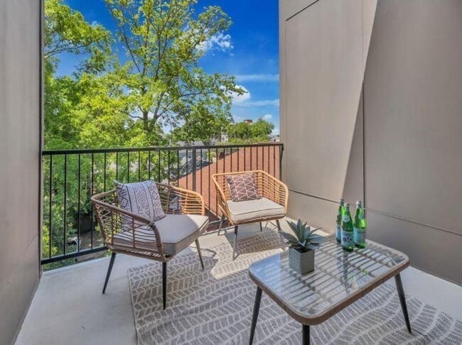 Building Photo - 456 Parkway Dr NE