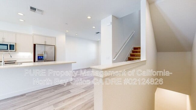 Building Photo - 221 Gambrel Cir