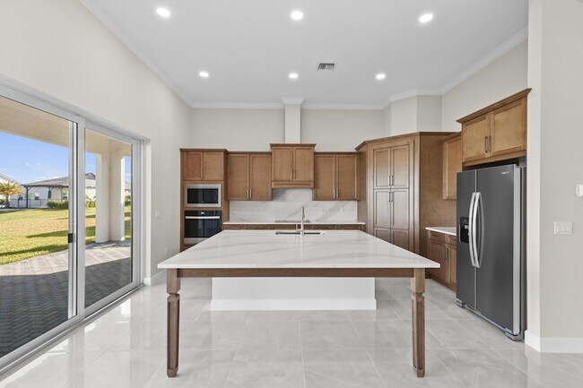 Building Photo - 14823 Wildwood Cir