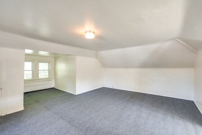 Building Photo - 485 Allyn St