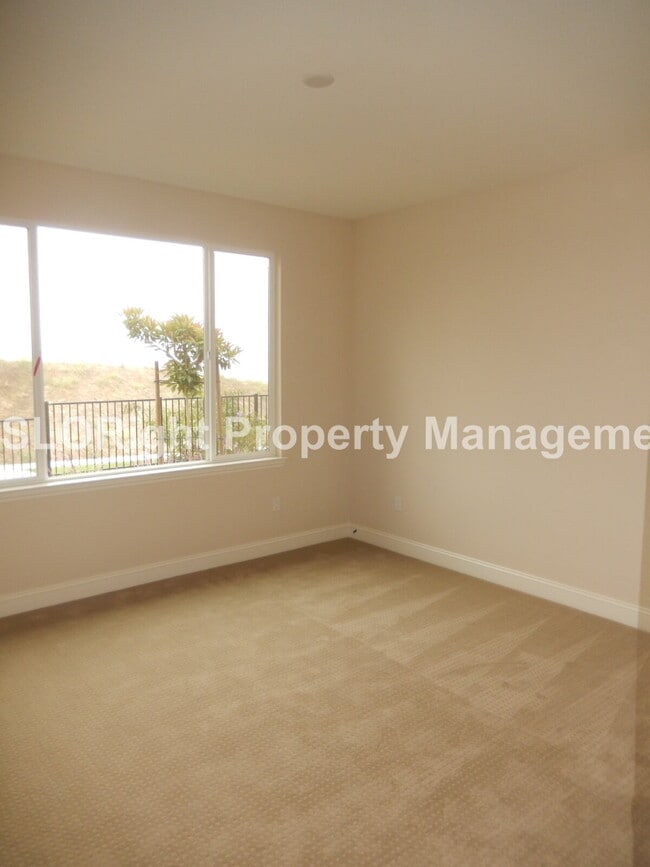 Building Photo - AVAILABLE NOVEMBER - Gorgeous Home in Trilogy Monarch Dunes - 2 Bedroom / 2.5 Bathroom
