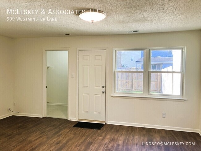 Building Photo - 909 Westminster Ln