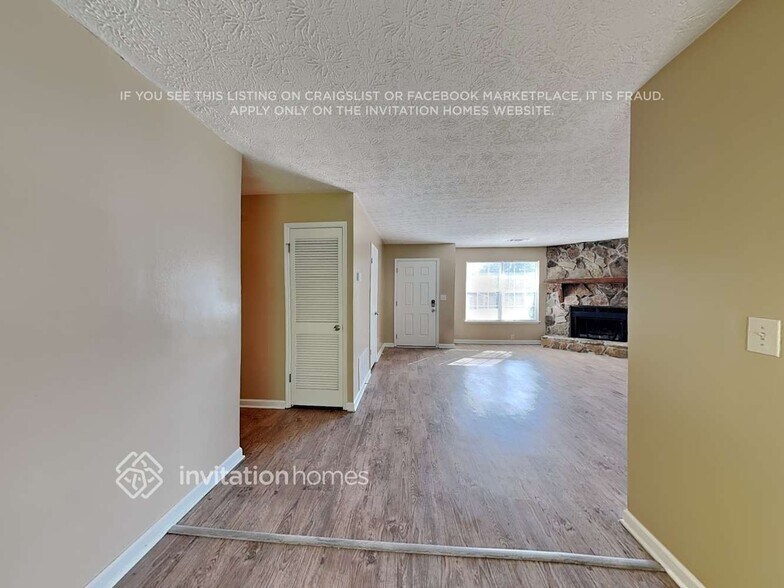 Building Photo - 2463 Mistletoe Ln SW