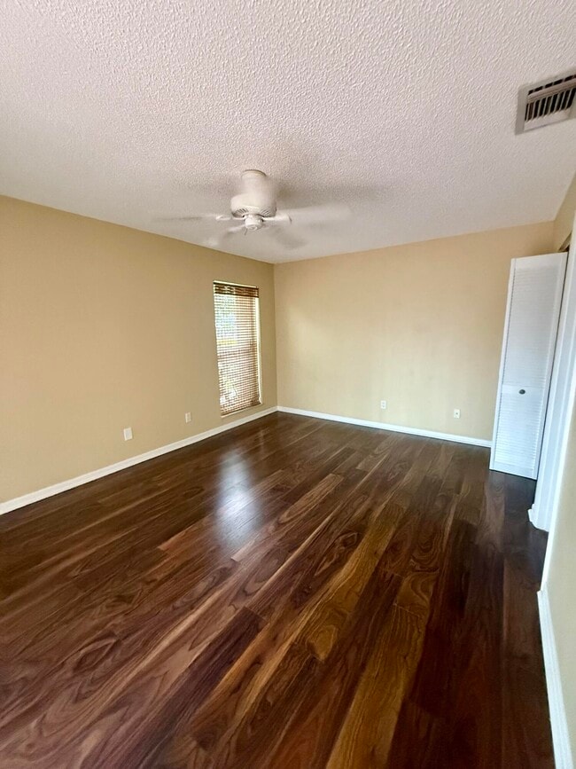 Building Photo - 105 Harvest Moon Ct