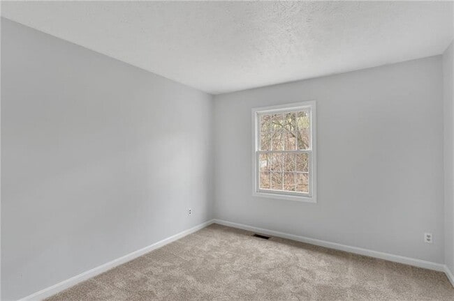 Building Photo - 1211 Meadowbrook Dr