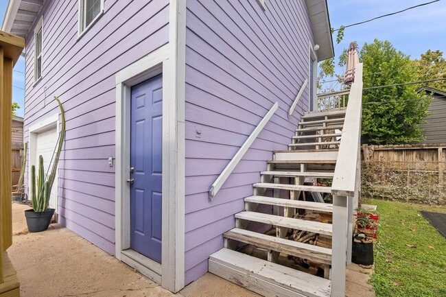 Building Photo - 319 Moody St