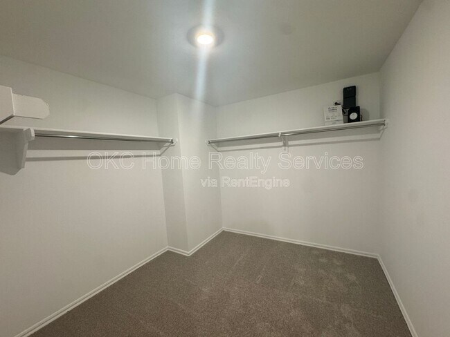 Building Photo - 3901 Dutch Ln