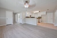 Building Photo - 210 N Shirley Ln