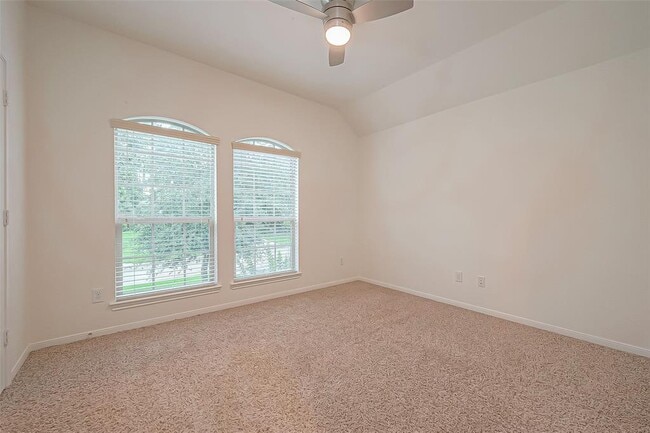 Building Photo - 1924 Honey Laurel Dr