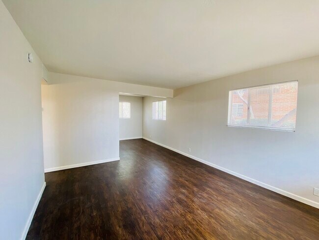 Building Photo - Newly Renovated Spacious 1 Bedroom with Vi...
