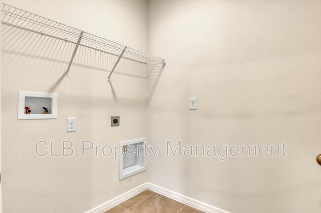 Building Photo - 165 Birch Tree Pl