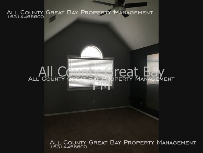 Building Photo - 5 Windjammer Xing