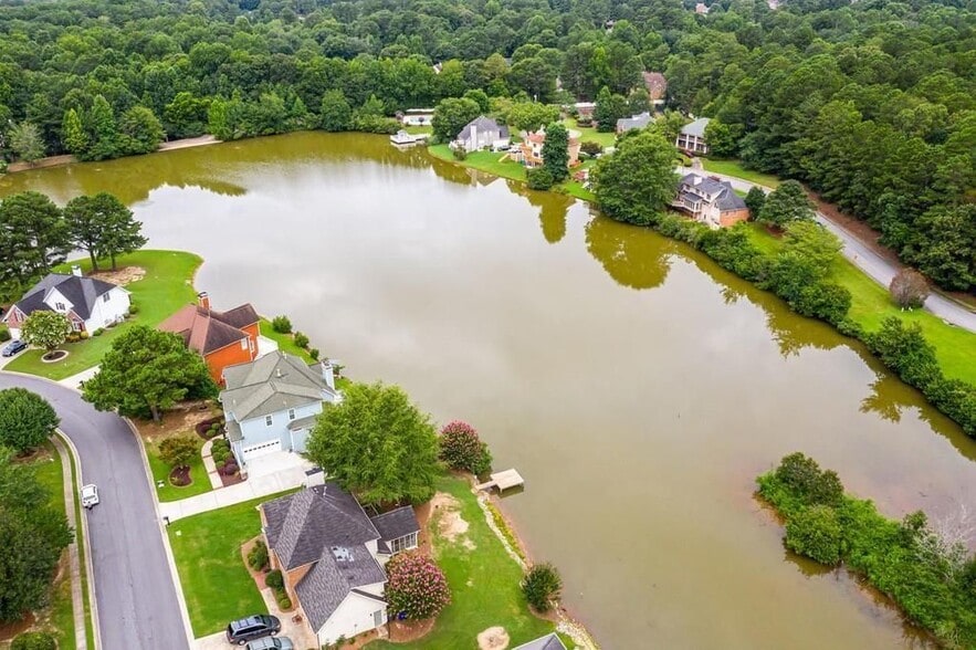 Building Photo - 225 Heritage Lake Dr