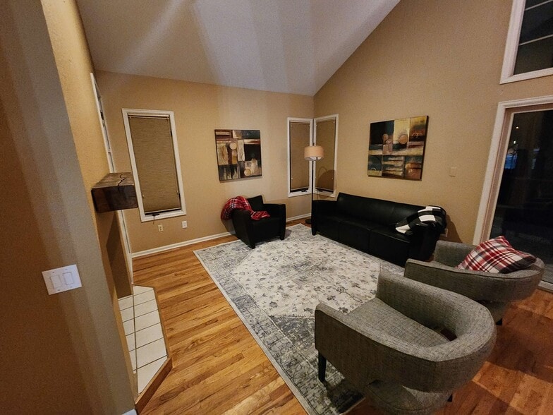 Shared Common Area - 1545 Lodge Ln