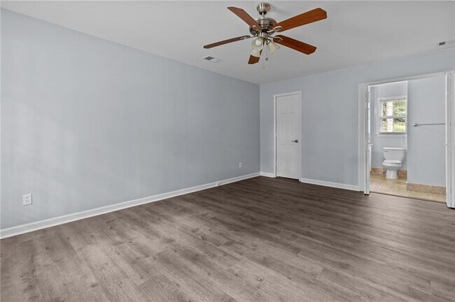 Building Photo - 4019 Shady Dr NW
