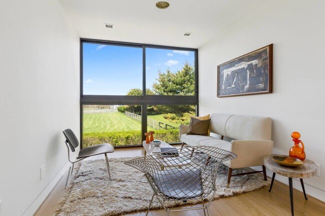 Building Photo - 507 Edge of Woods Rd