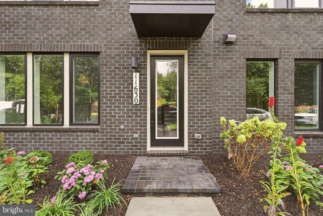 Building Photo - 11630 American Dream Way