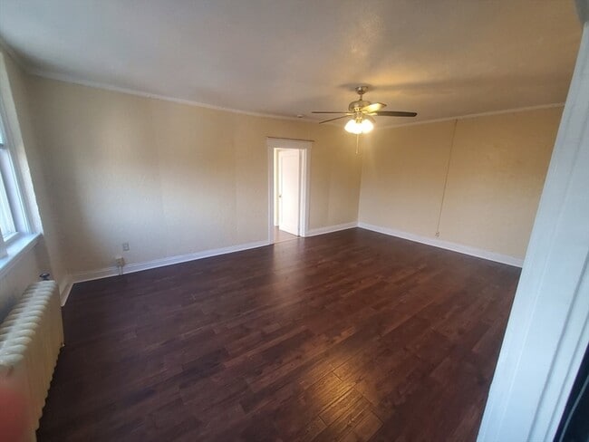 Building Photo - 415 County St