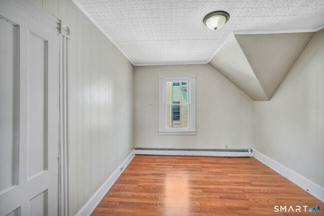 Building Photo - 221 Willow St