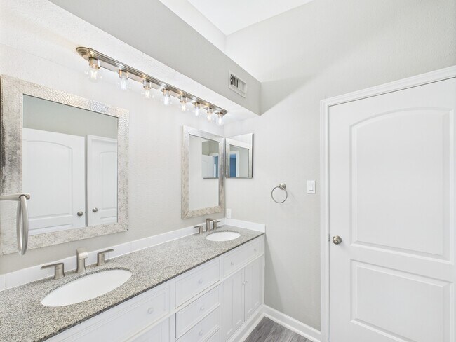 Building Photo - 8055 Cambridge St