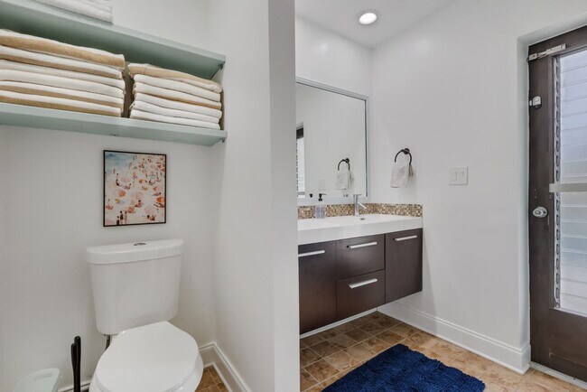 Building Photo - 758 103rd Ave N