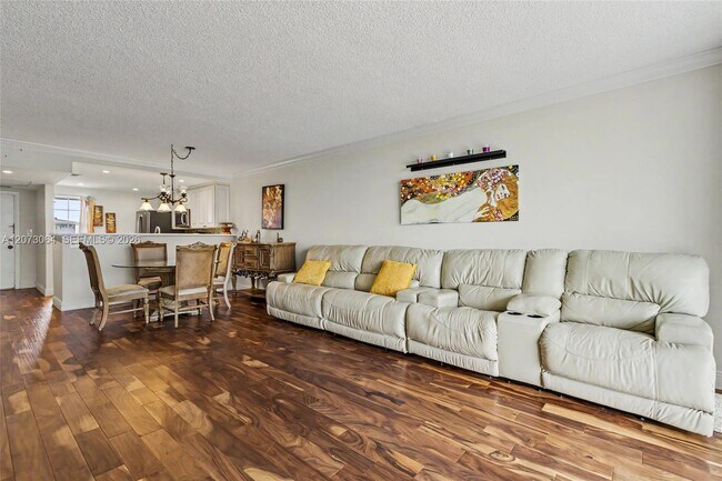 Building Photo - 3090 N Course Dr