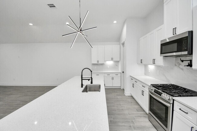 Building Photo - 519 Lovers Ln