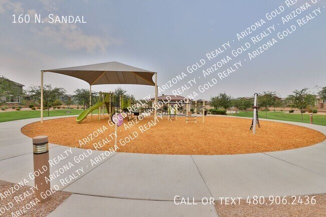 Building Photo - 160 N. Sandal-