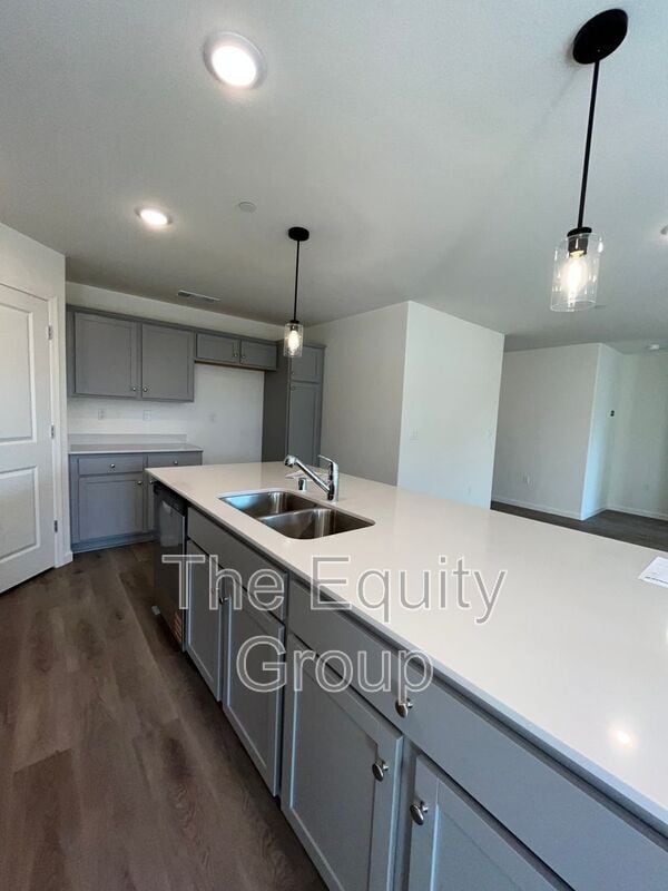 Building Photo - 7039 W Wren Ave