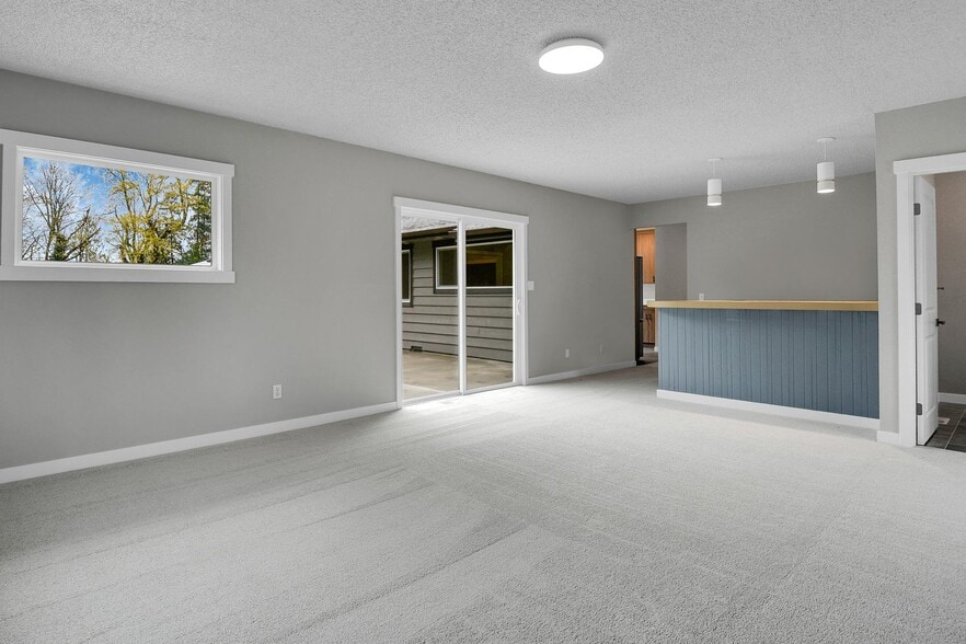 Family Room - 34505 US 2