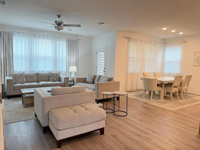 Building Photo - 1611 Alana Fls Ave