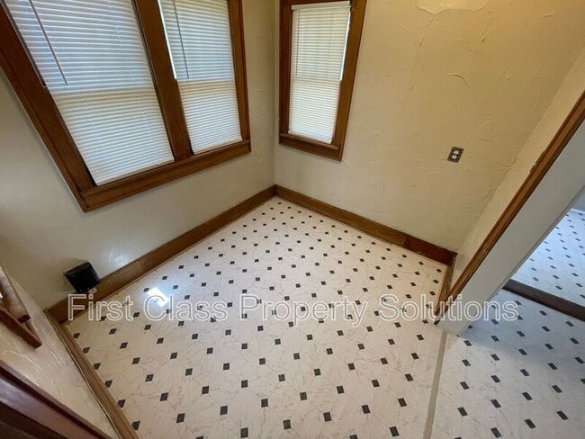 Building Photo - 121 NW 29th St